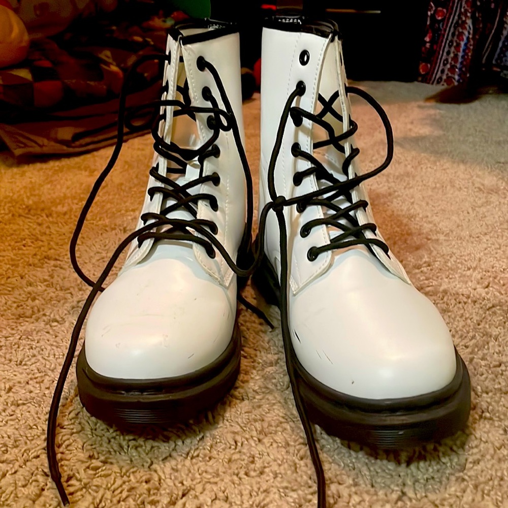 Amazon combat boots barely worn!
